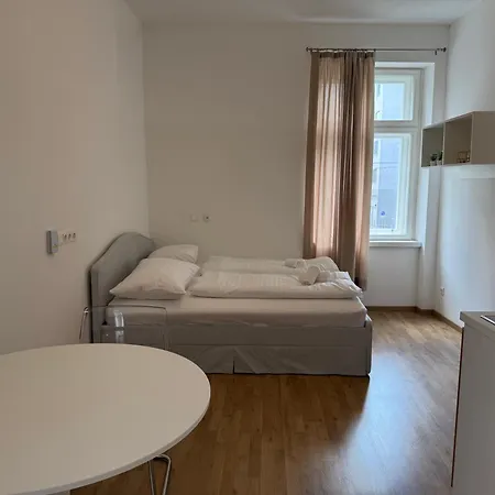 Central Urban Studio Wiener Neustadt Room photo