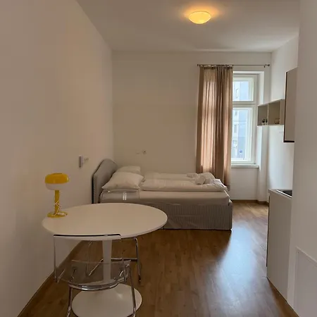 Central Urban Studio Wiener Neustadt Room photo